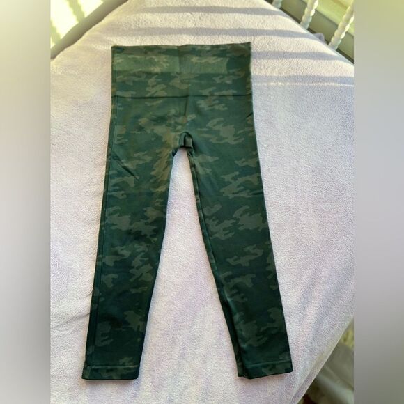 SPANX Look at Me Now Seamless Cropped Leggings Size Large - Picture 15 of 16